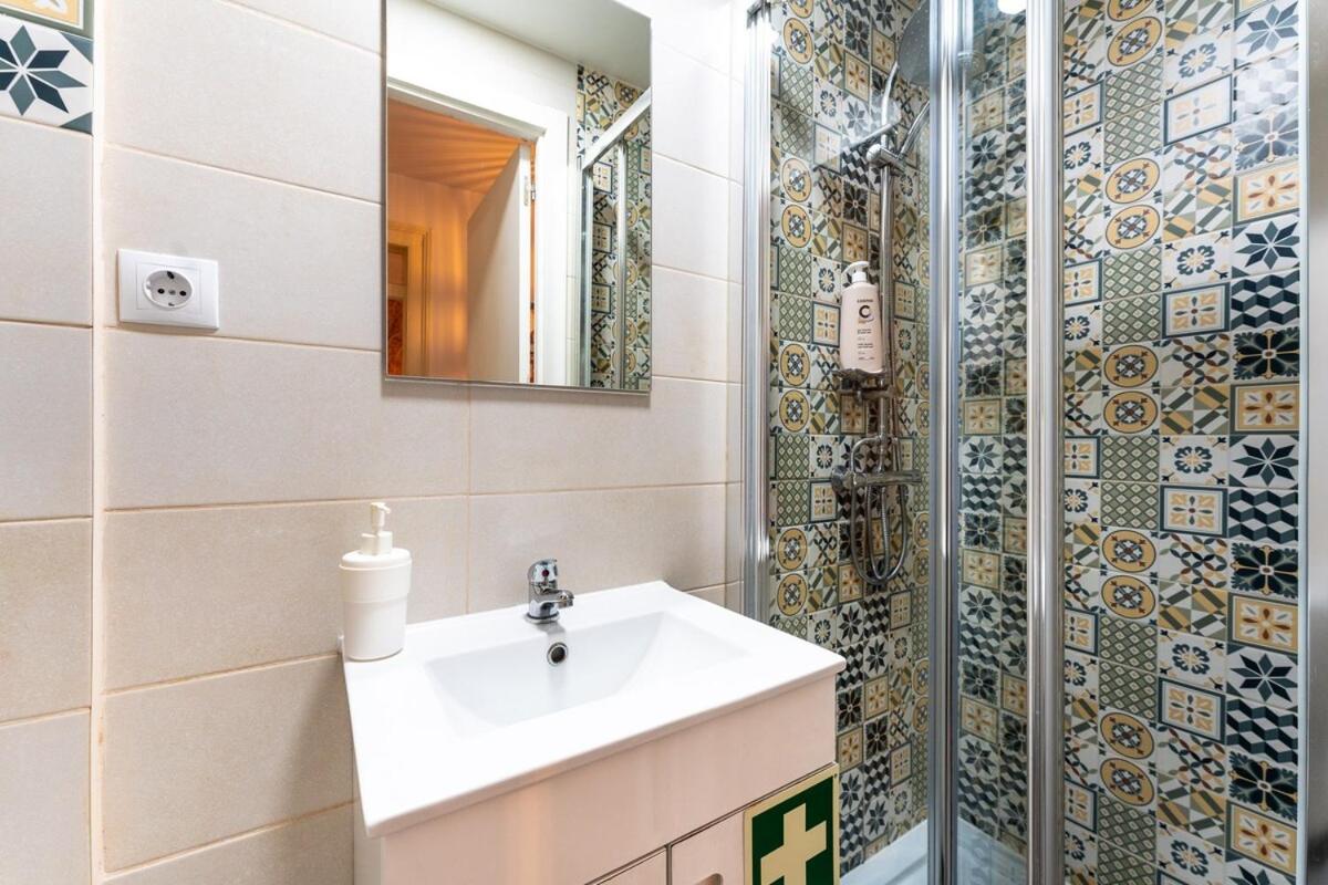 Bairro Alto III center of Lisbon - 3