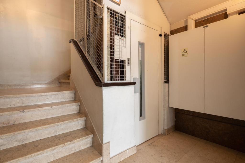 City Center Apt with Elevator Your Office inLisbon - 4