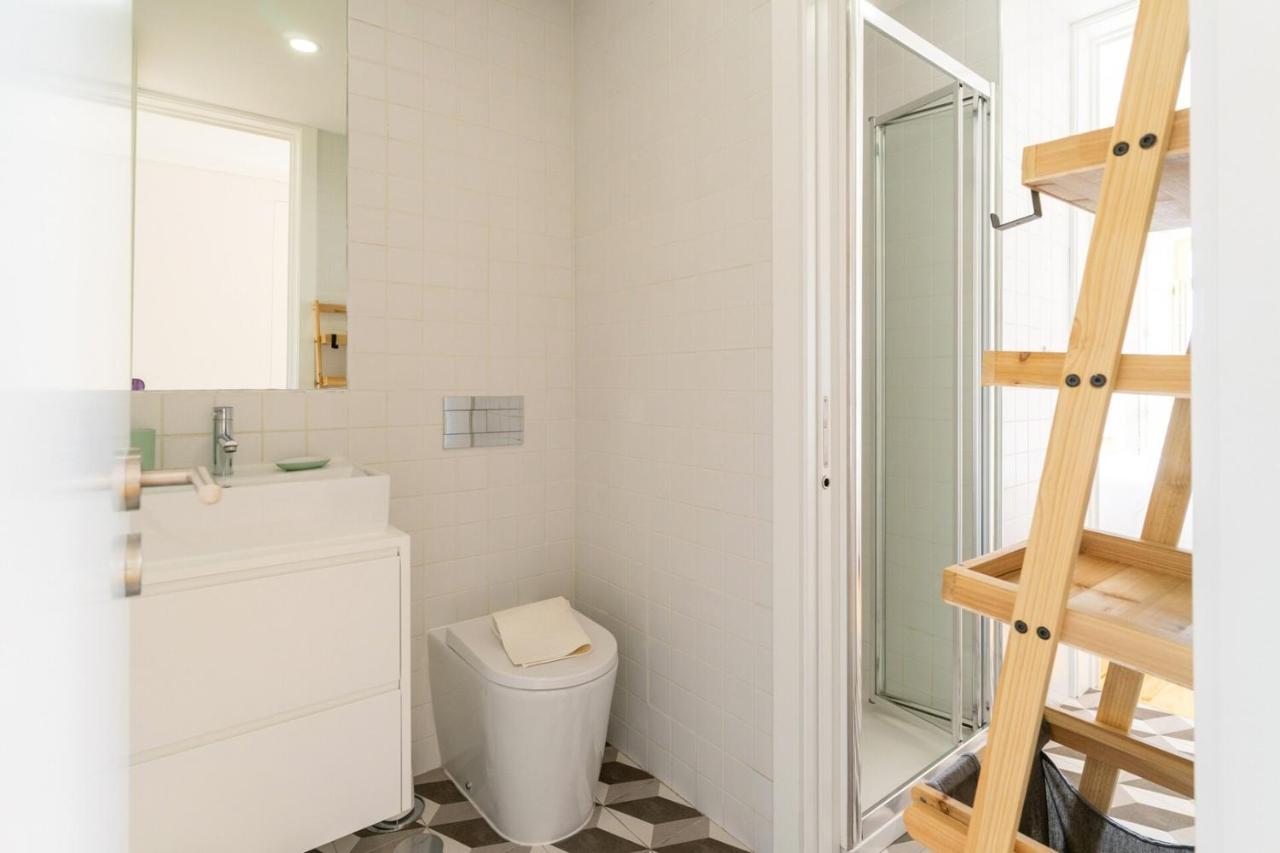 Gorgeous flat w. balcony in iconic pedestrian st - 4