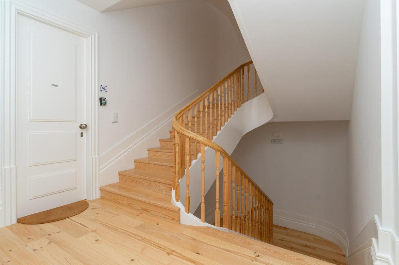 Gorgeous flat w. balcony in iconic pedestrian st - 2