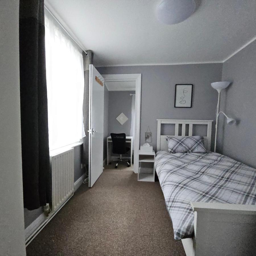 Beautiful Rooms Close to Central London - 4