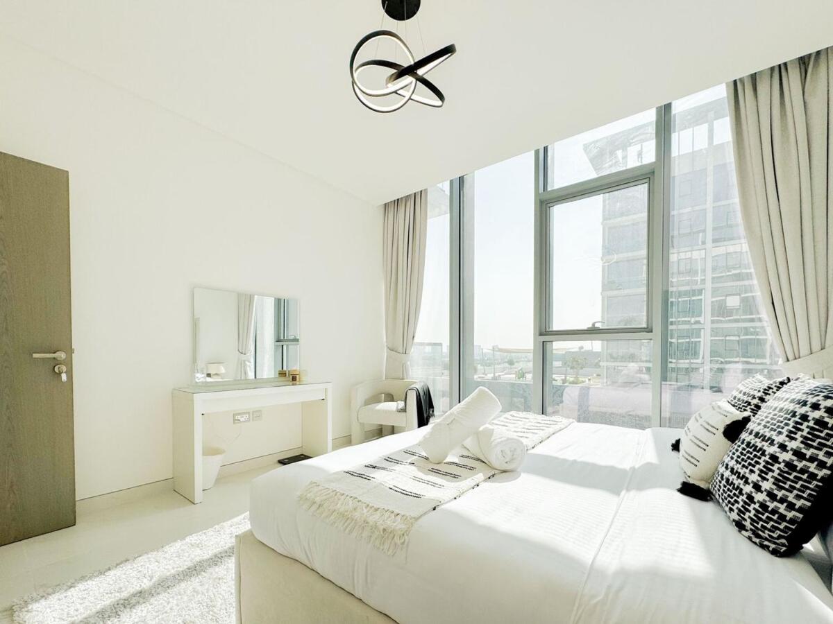 Azure - 1-Bed Luxury by Crystal Lagoon, Downtown - 2