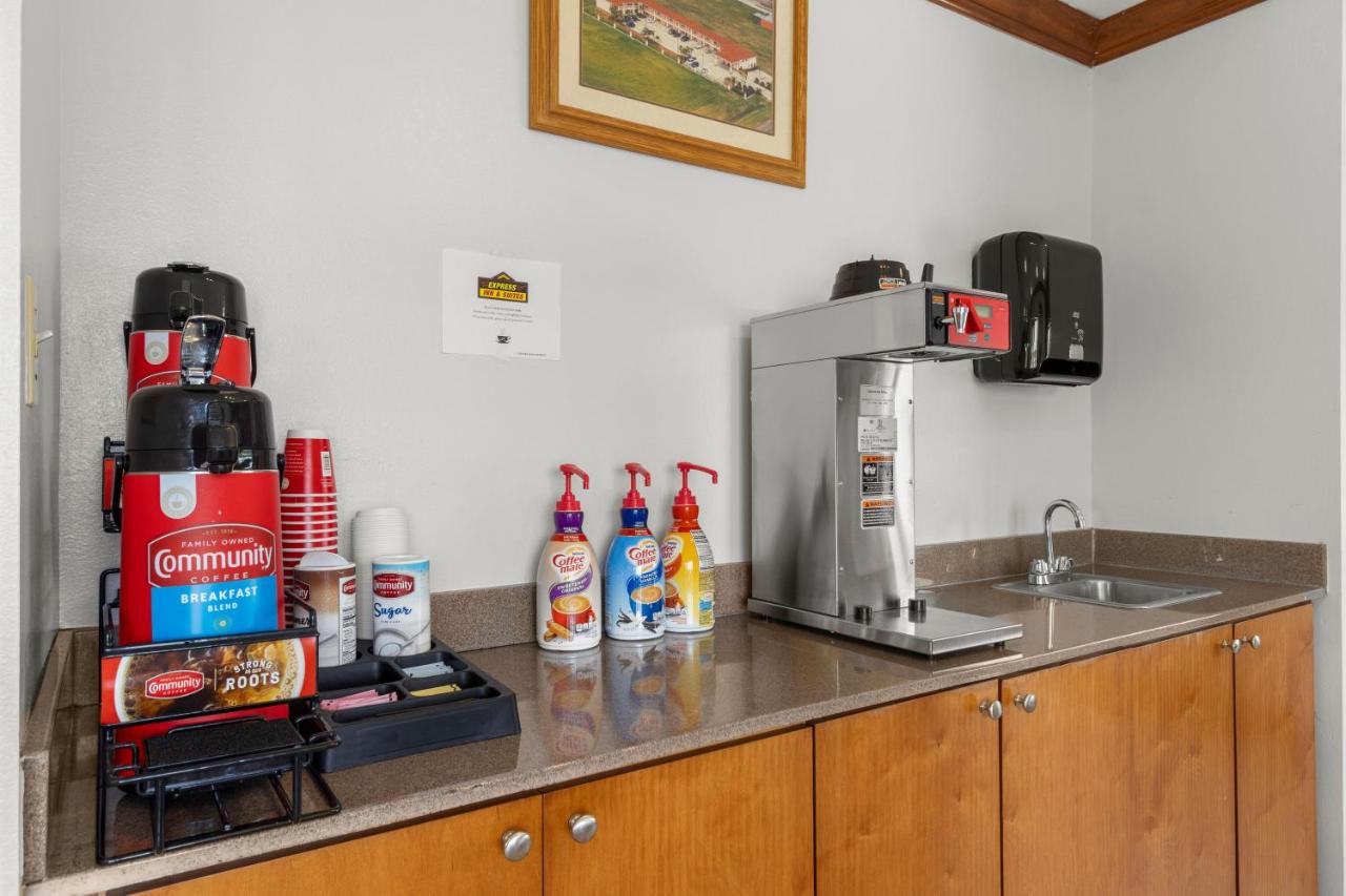 Express Inn & Suites Westwego — photo 20