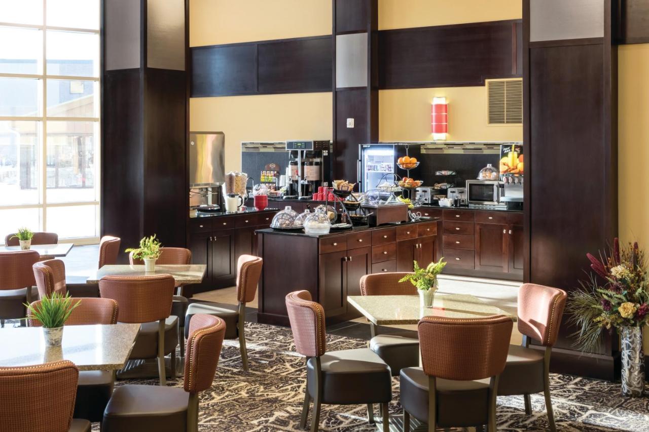 ClubHouse Hotel & Suites Fargo — photo 11