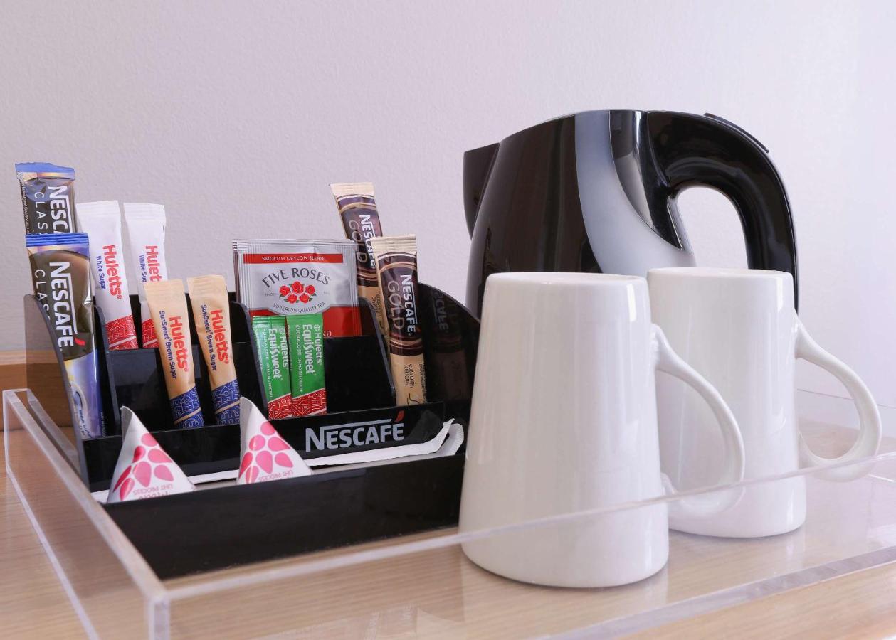 StayEasy Century City - 3