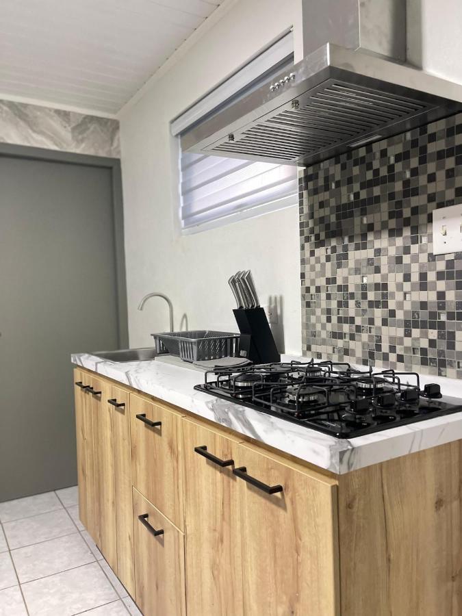 5 minutes Drive to Eagle beach Cozy Private 1BR with pool - 5