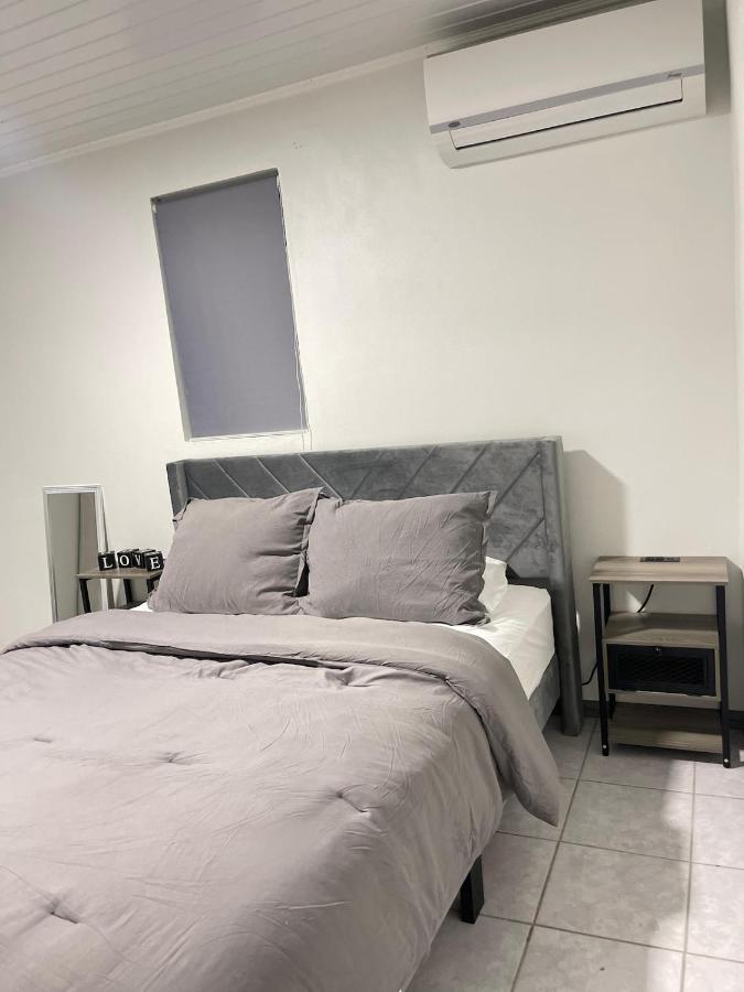 5 minutes Drive to Eagle beach Cozy Private 1BR with pool - 4