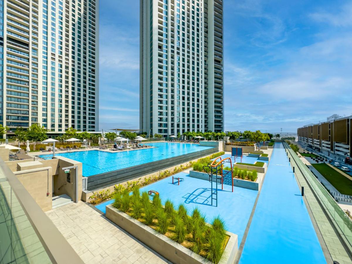 Blissful Stays - Luxury Two Bedroom Apartment at Downtown Views II- 5 min walk to Dubai Mall, Burj Khalifa with Infinity Pool - 4