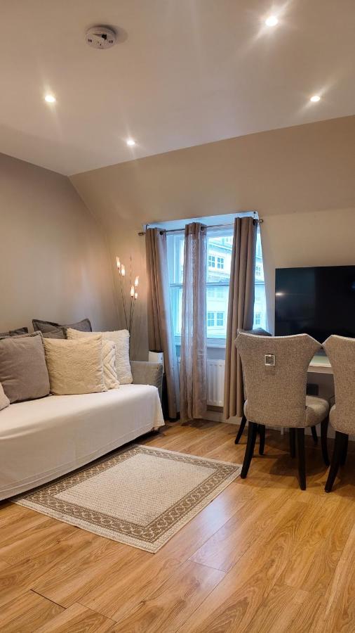 3 BHK Apt Haymarket Leicester Square Soho HY04 - 5