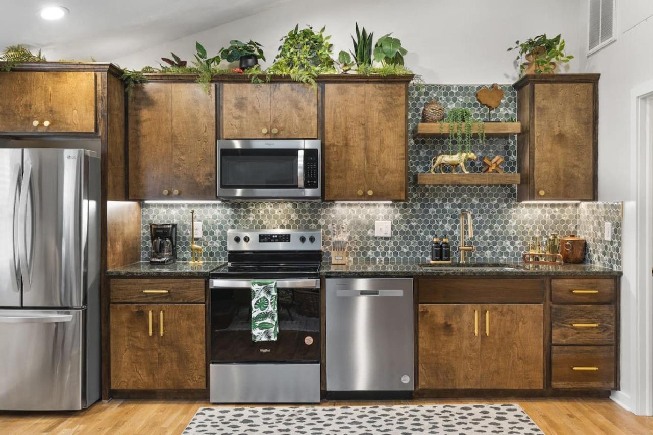 The Green Jungle - Near Restaurants, Coffee and Bars - 2