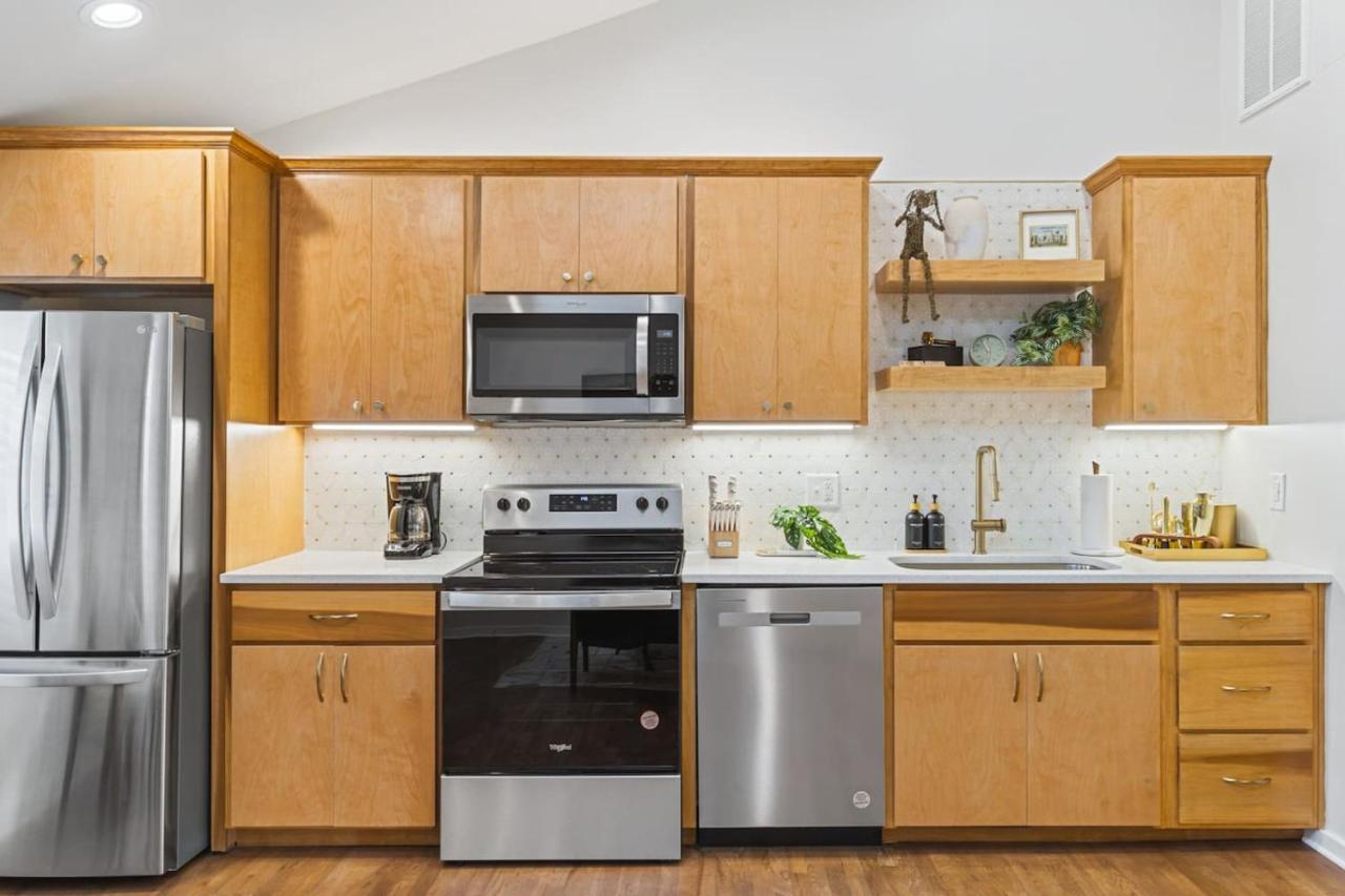 Mid-Century Modern Nashville Condo Near Restaurants, Coffee and Bars - 3