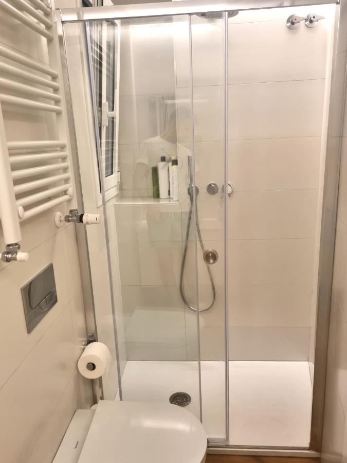 Cozy bedroom with a private bathroom in a shared house - 2