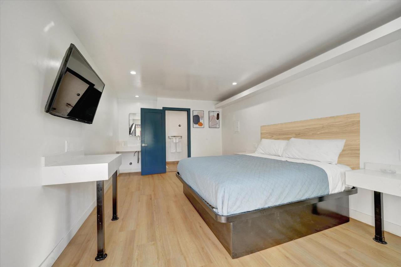 Casablanca Inn — photo 1
