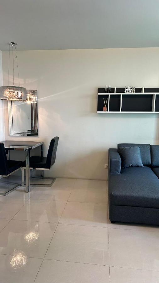 Spacious Sukhumvit Condo near EmQuartier