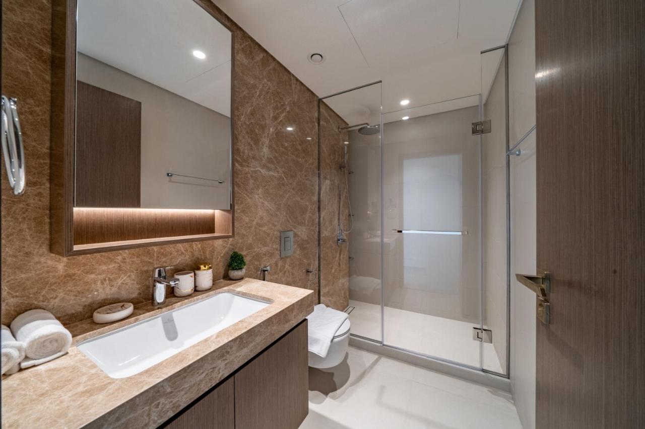 Homes Beyond l Relaxing 1BR Oasis with Beach Access - 3