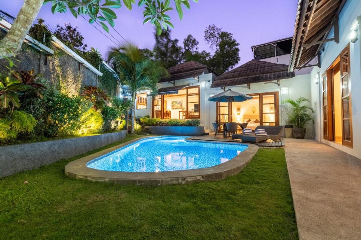 Casalola - 10 Min to Beach, Vast Villa with Pool & Garden View