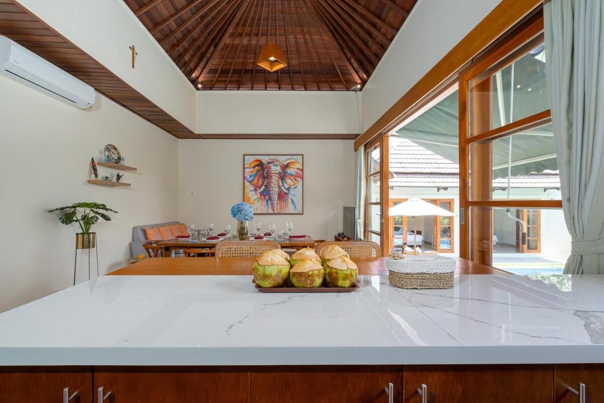 Casalola - 10 Min to Beach, Vast Villa with Pool & Garden View - 5