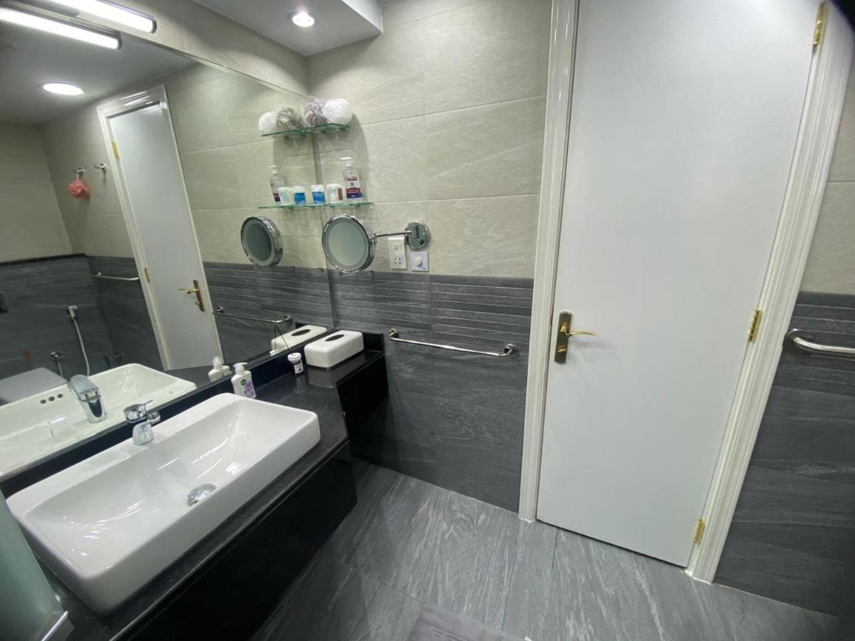 Dinar - cozy master bedroom - 3