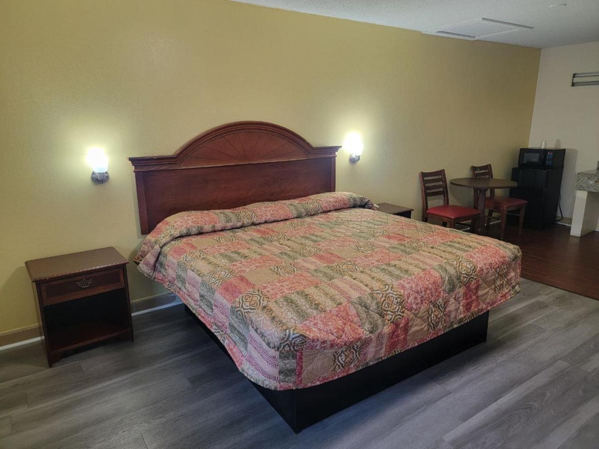 Snow White Motel — photo 5