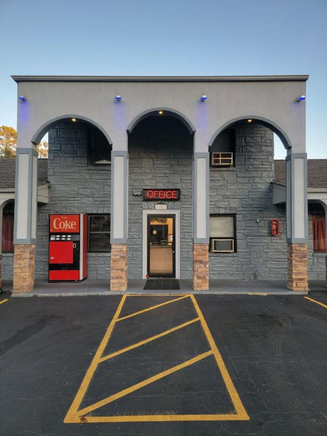 Snow White Motel — photo 8