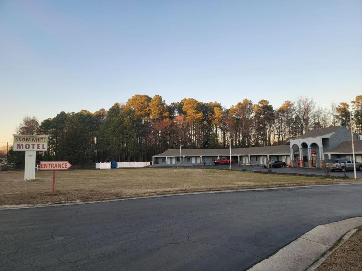 Snow White Motel — photo 10