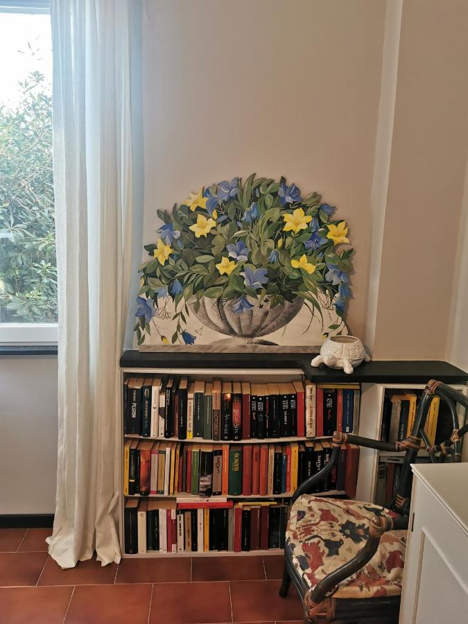 WHITE & BLUE HOUSE - 5