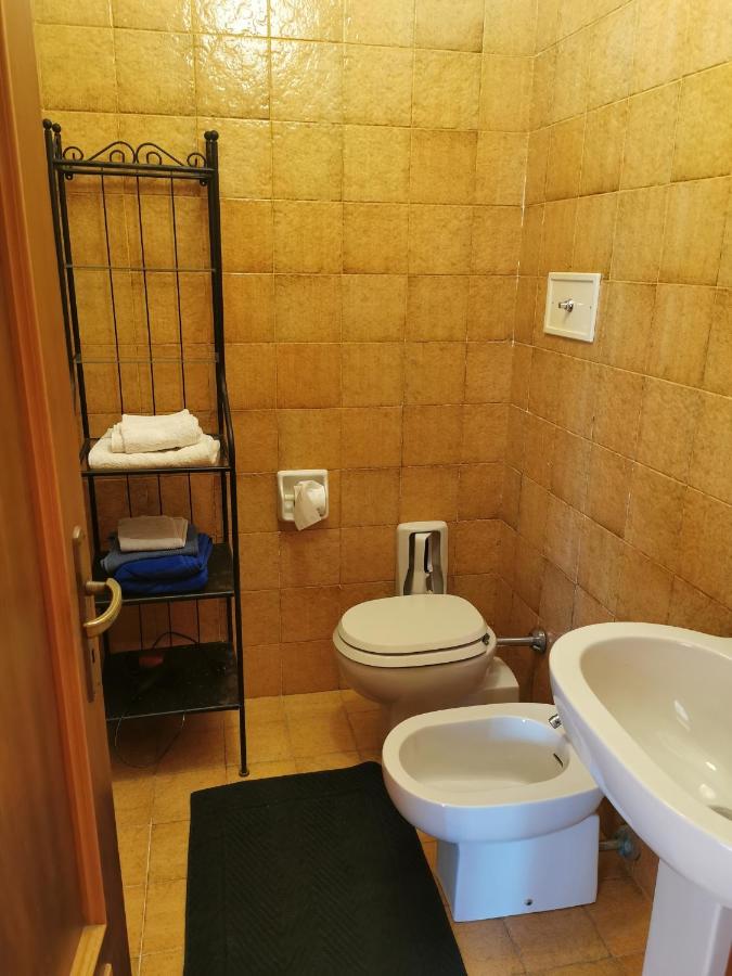 WHITE & BLUE HOUSE - 3