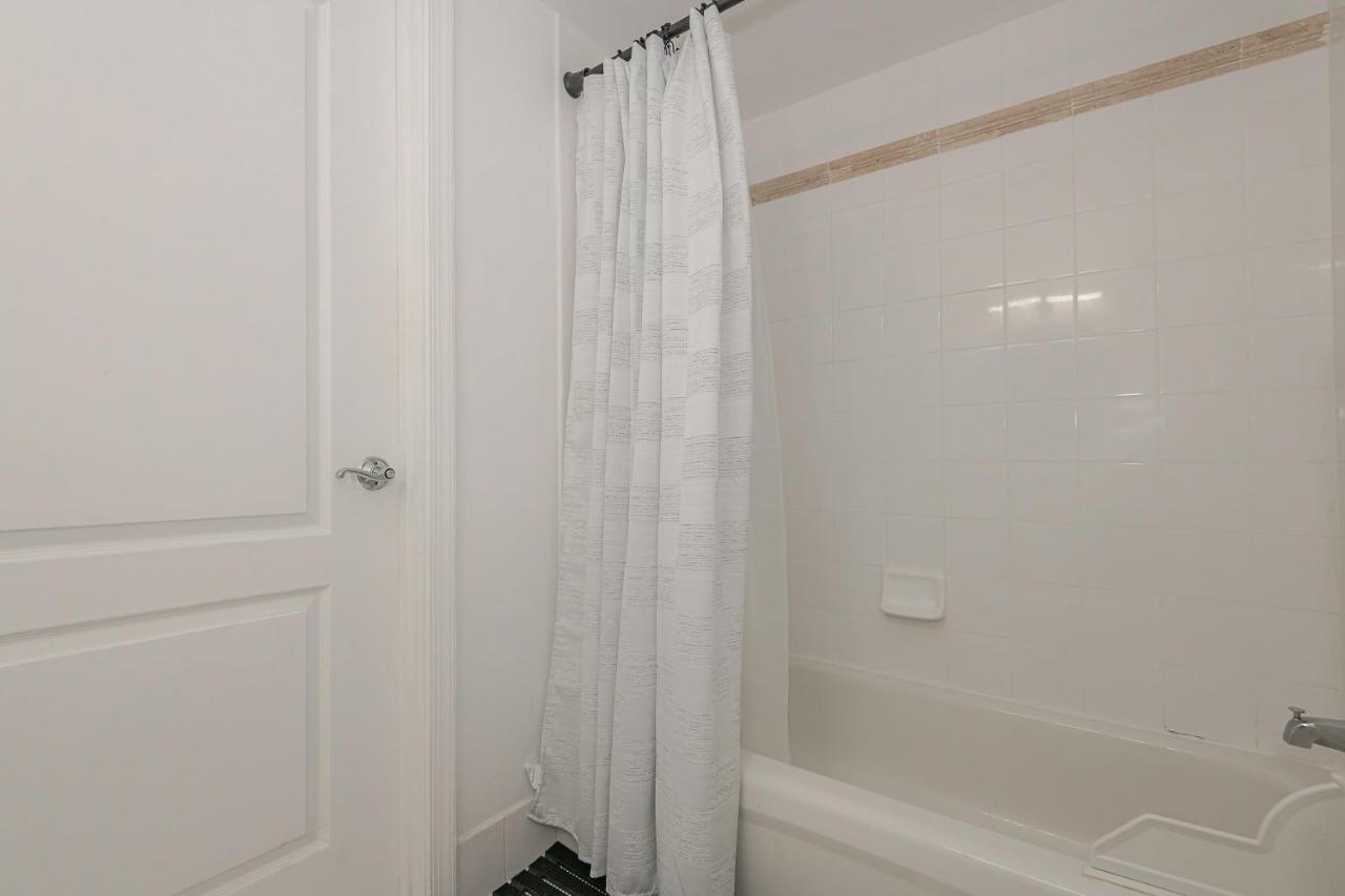 Warm and Comfy Studio - 3