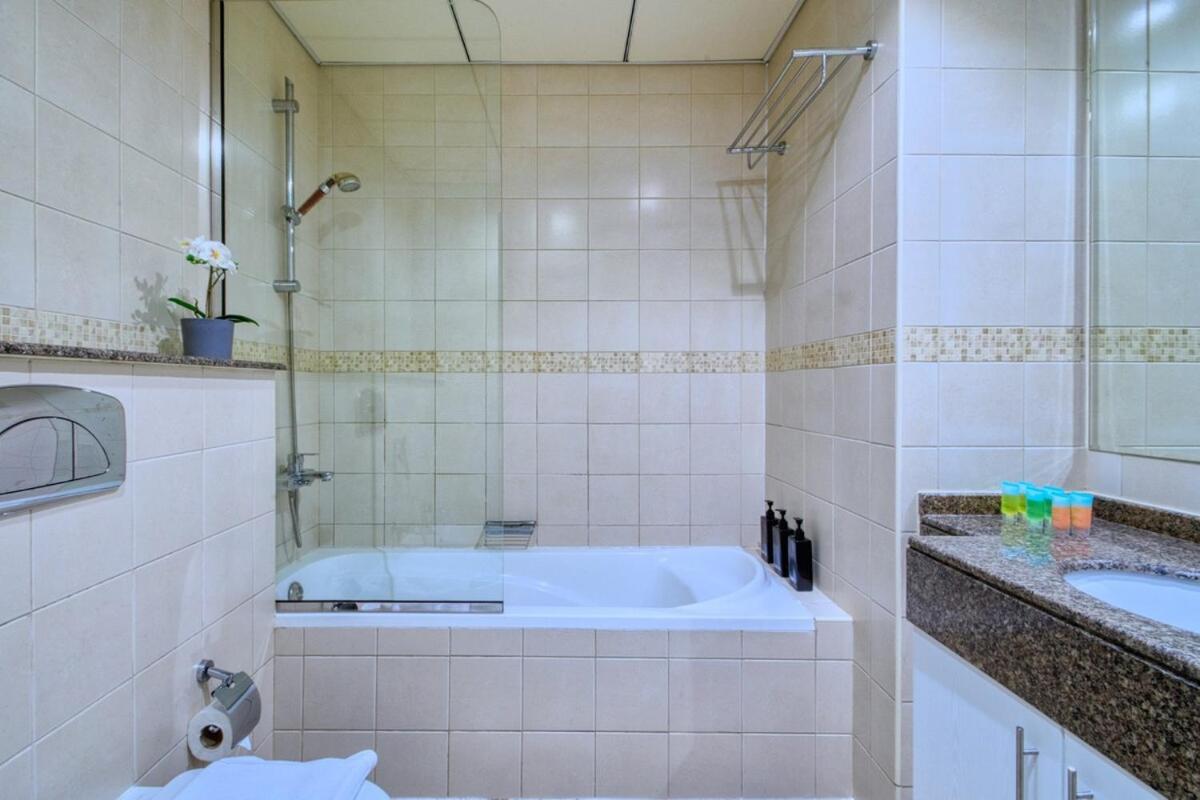 Waterfront 1BR - Marina Views - Walk to Beach & Mall - 3