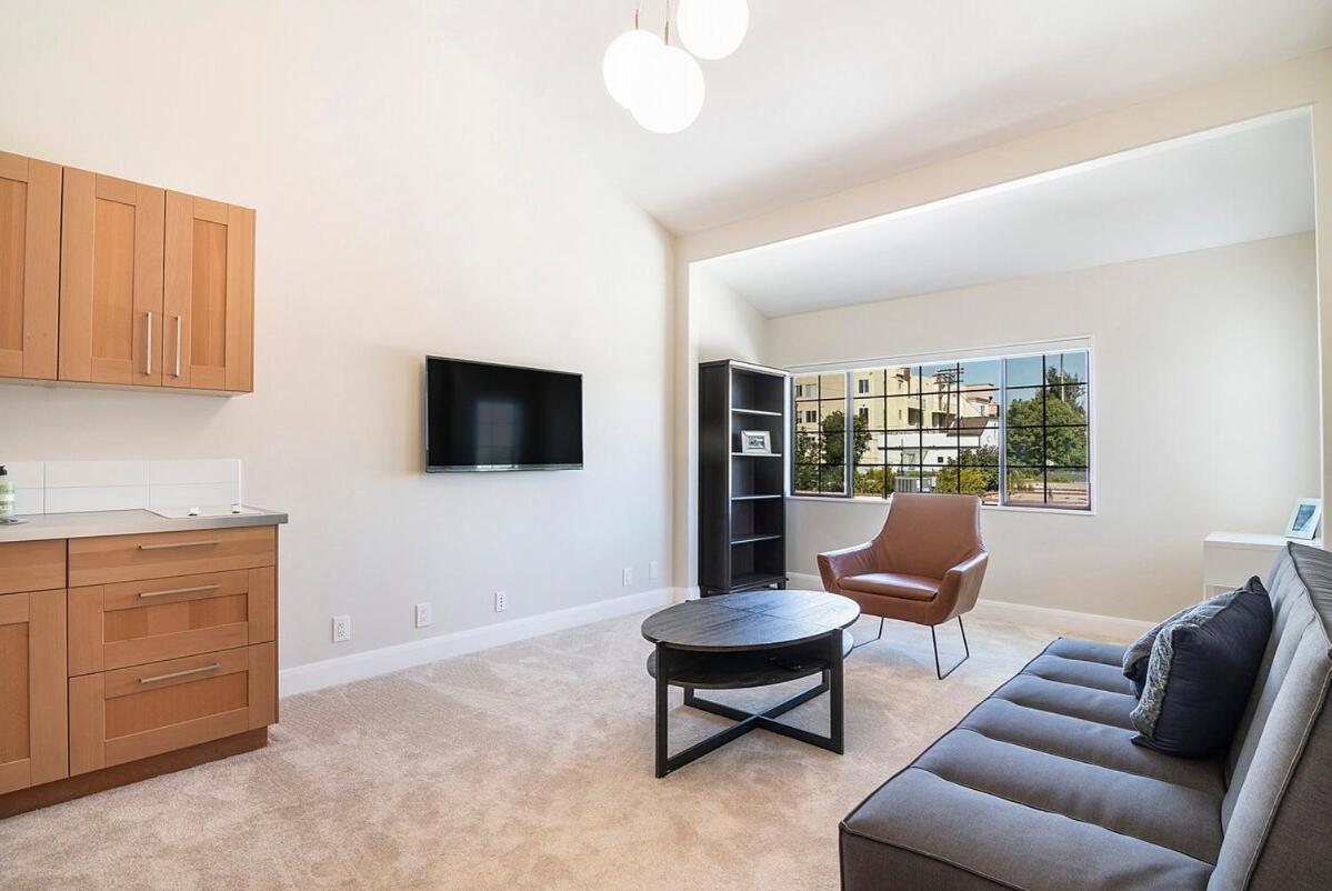 Beautiful 6BR Family 2-Story Villa With Large Backyard and Outdoor Kitchen - 5