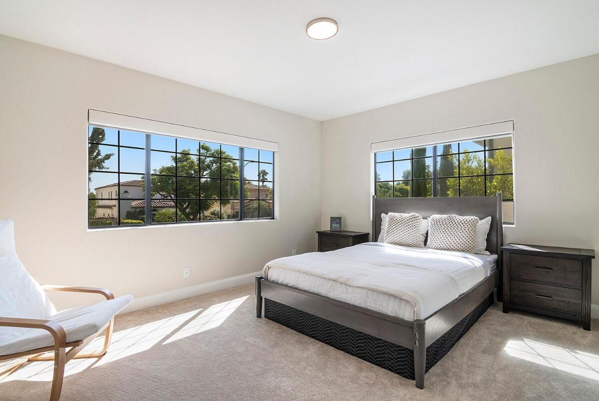 Beautiful 6BR Family 2-Story Villa With Large Backyard and Outdoor Kitchen - 2