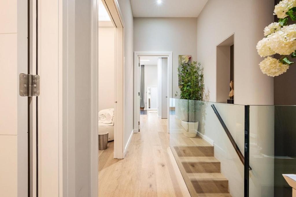 Three Bedroom, Leicester Square Duplex - 3