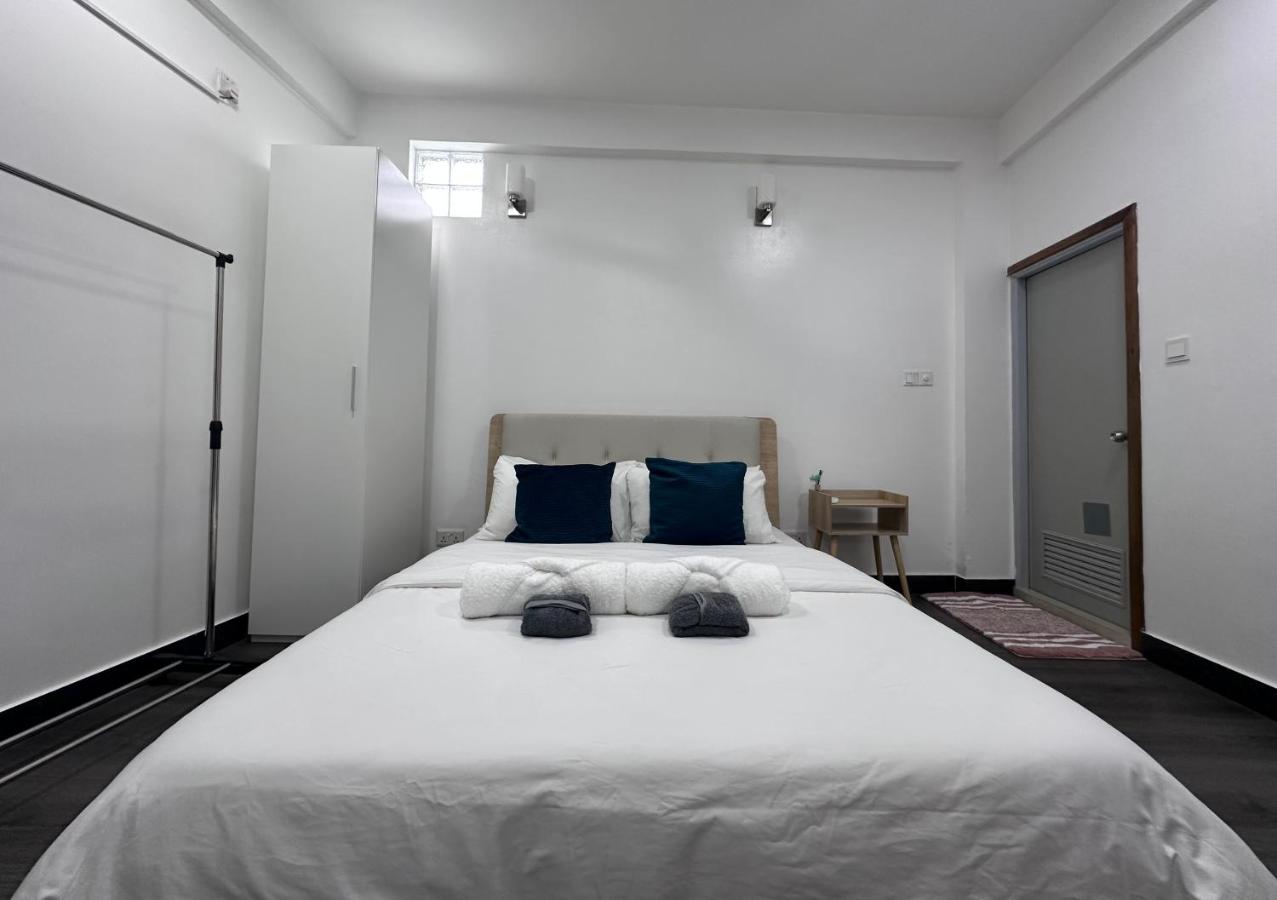 Riviera Cove - Transit Apartment, 15 mins to Airport