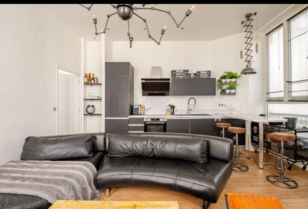 Chic Stay near Louvre & Eiffel Tour - 4