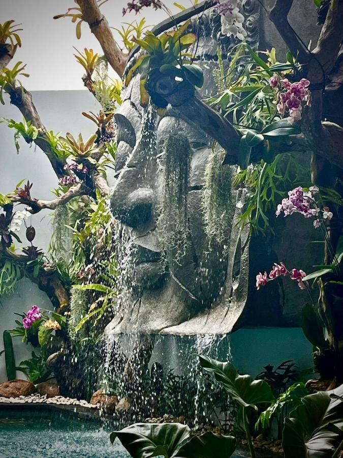 Canggu Buddha Waterfall Villa