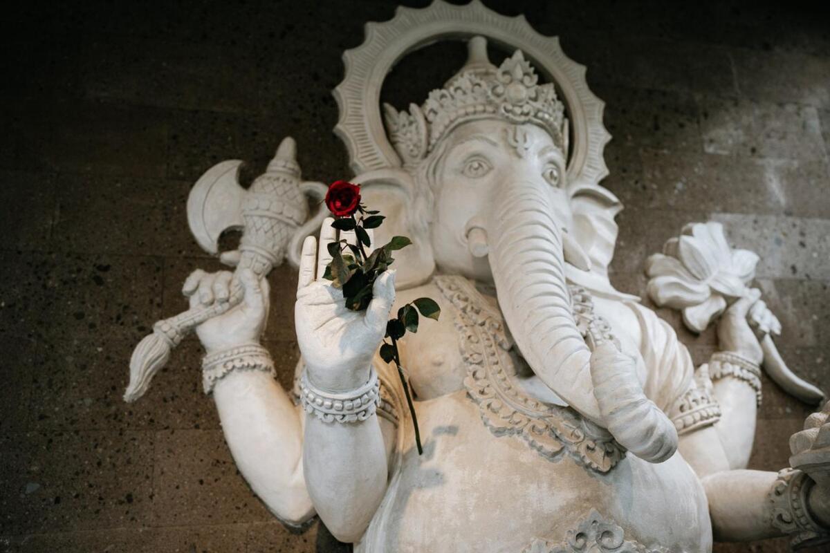 Canggu Buddha Waterfall Villa - 3