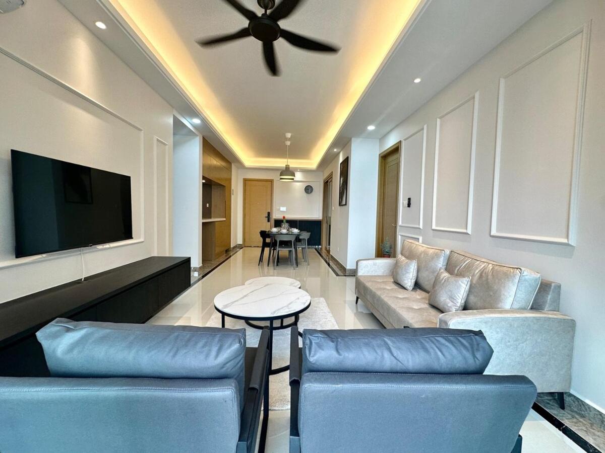 R&F Seaview Suite Walking to CIQ 2B2B - 5