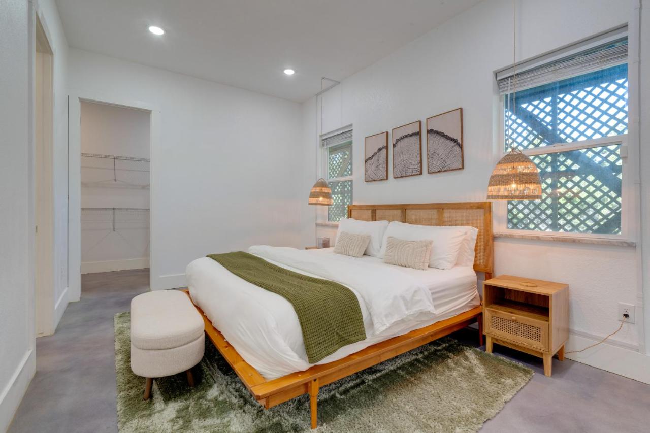 Near Lake Travis and Marina Modern Austin Getaway! - 3