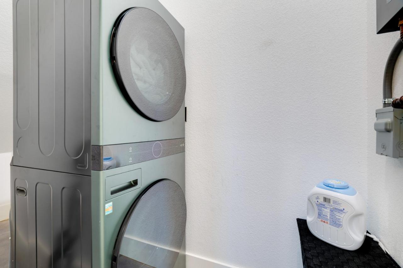 Near Lake Travis and Marina Modern Austin Getaway! - 2