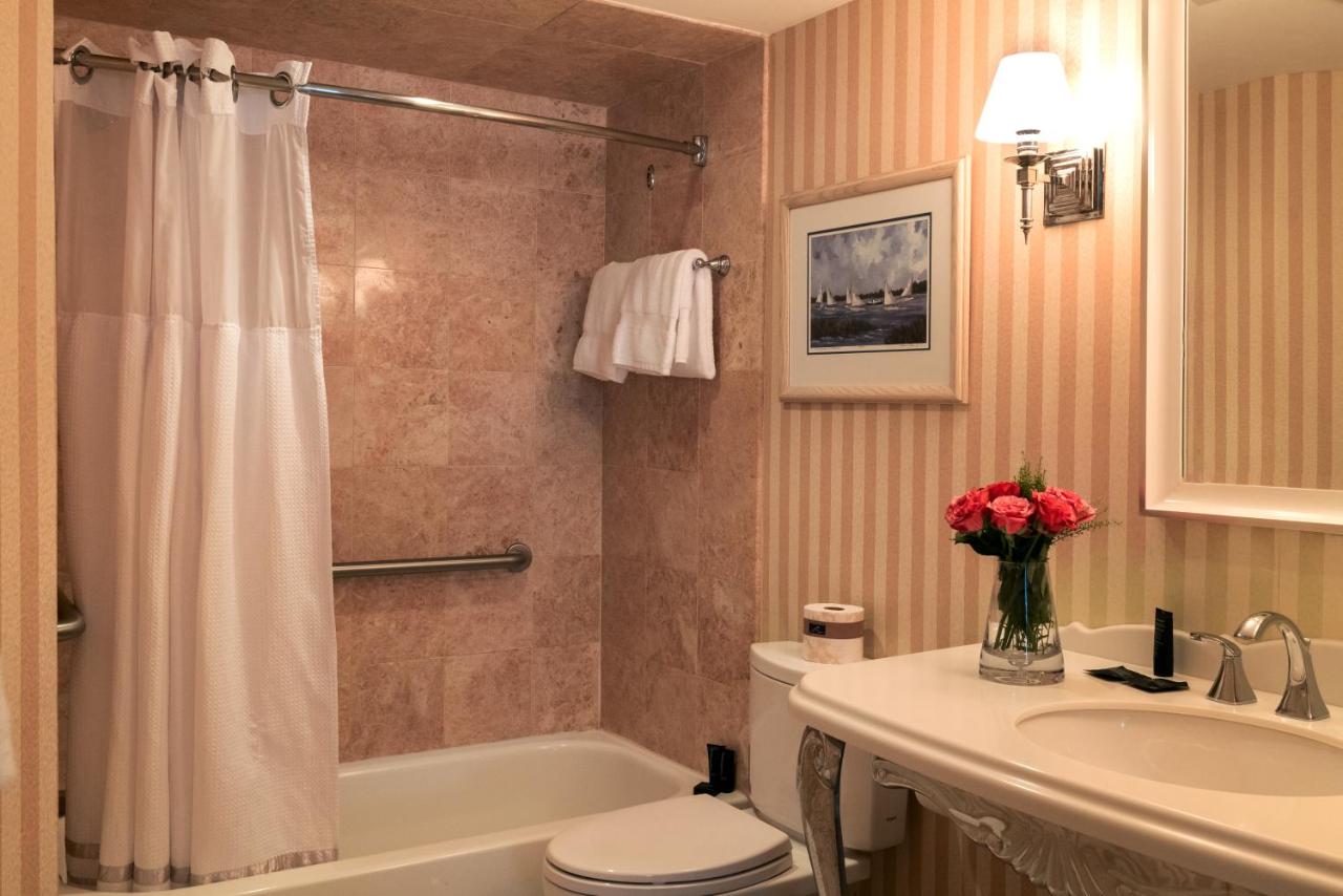 Chateau Inn and Suites — photo 7