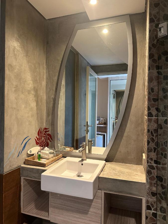 Bliss Surfer Hotel Legian - 3