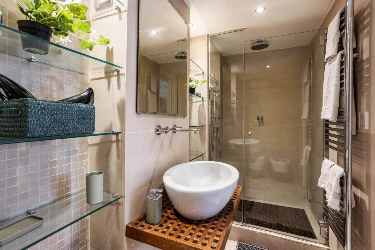 Your nest with wooden ceilings in Monti - 3