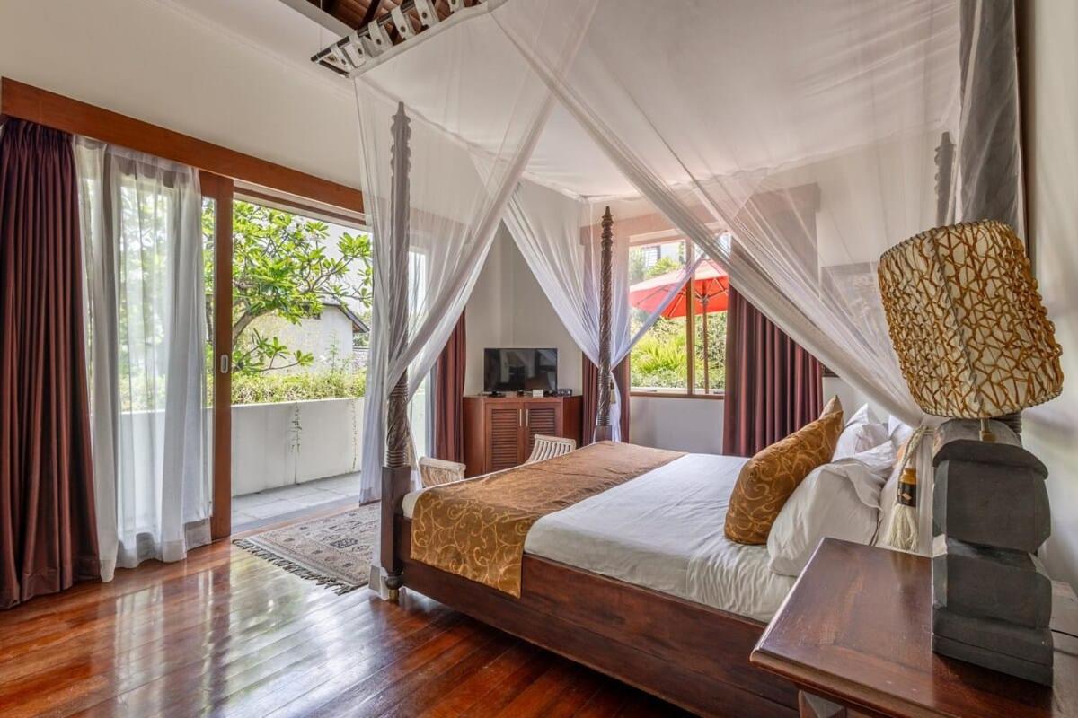 Luxury 3-Bedroom Villa With Private Pool Seminyak Village 150-Metres To Seminyak Beach - 2
