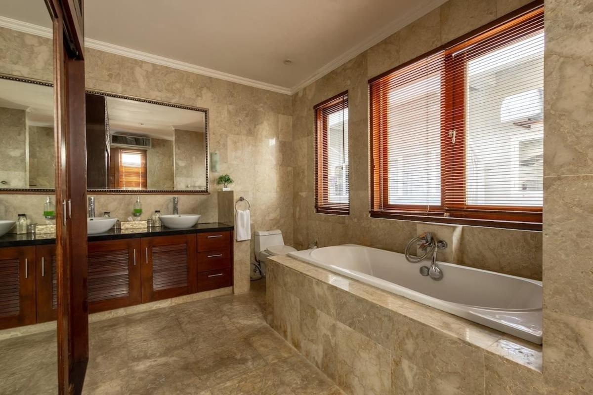 Luxury 3-Bedroom Villa With Private Pool Seminyak Village 150-Metres To Seminyak Beach - 4