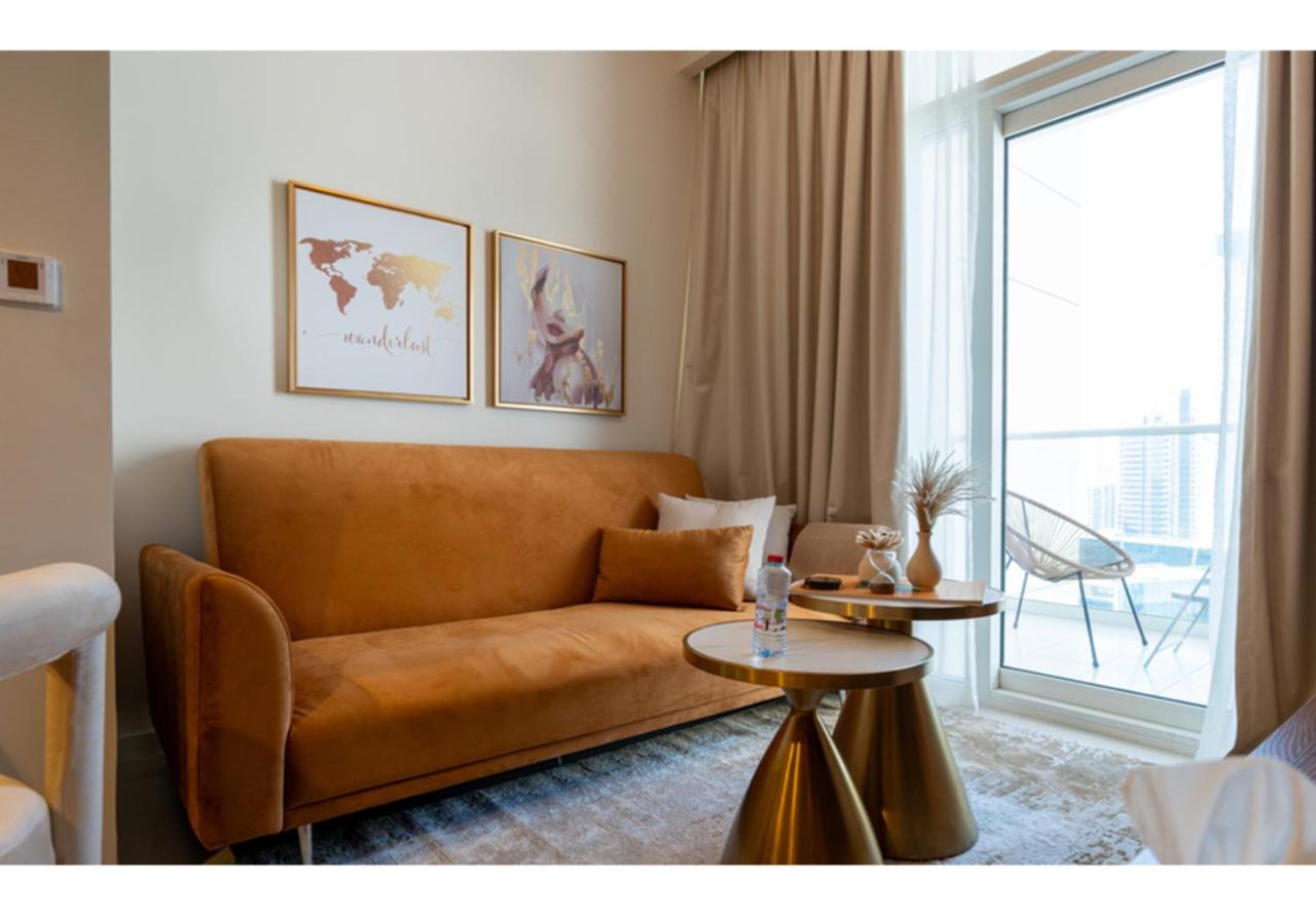 Keyrock - Lake-View Apartment at Reva Residences, Business Bay with Pool, Gym & Free Parking - 2