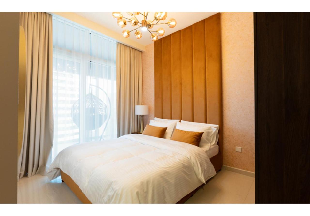 Keyrock - Lake-View Apartment at Reva Residences, Business Bay with Pool, Gym & Free Parking - 5