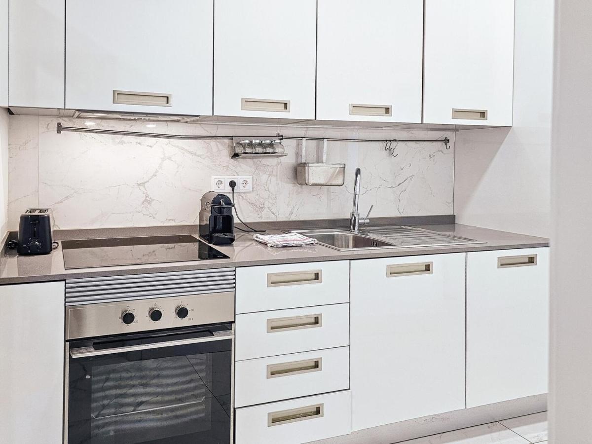 Like a typical Portuguese house with private patio - 5