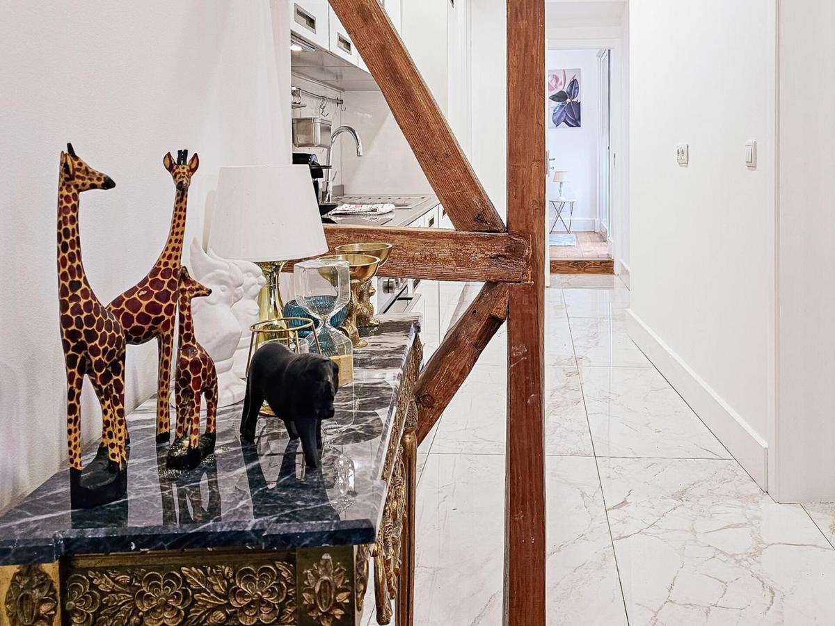 Like a typical Portuguese house with private patio - 4