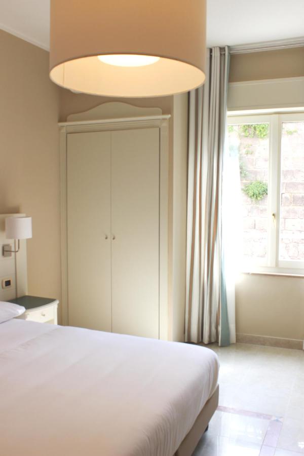 Astoria Hotel photo