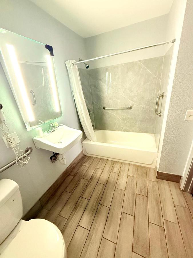 VIP INN AND SUITES — photo 3